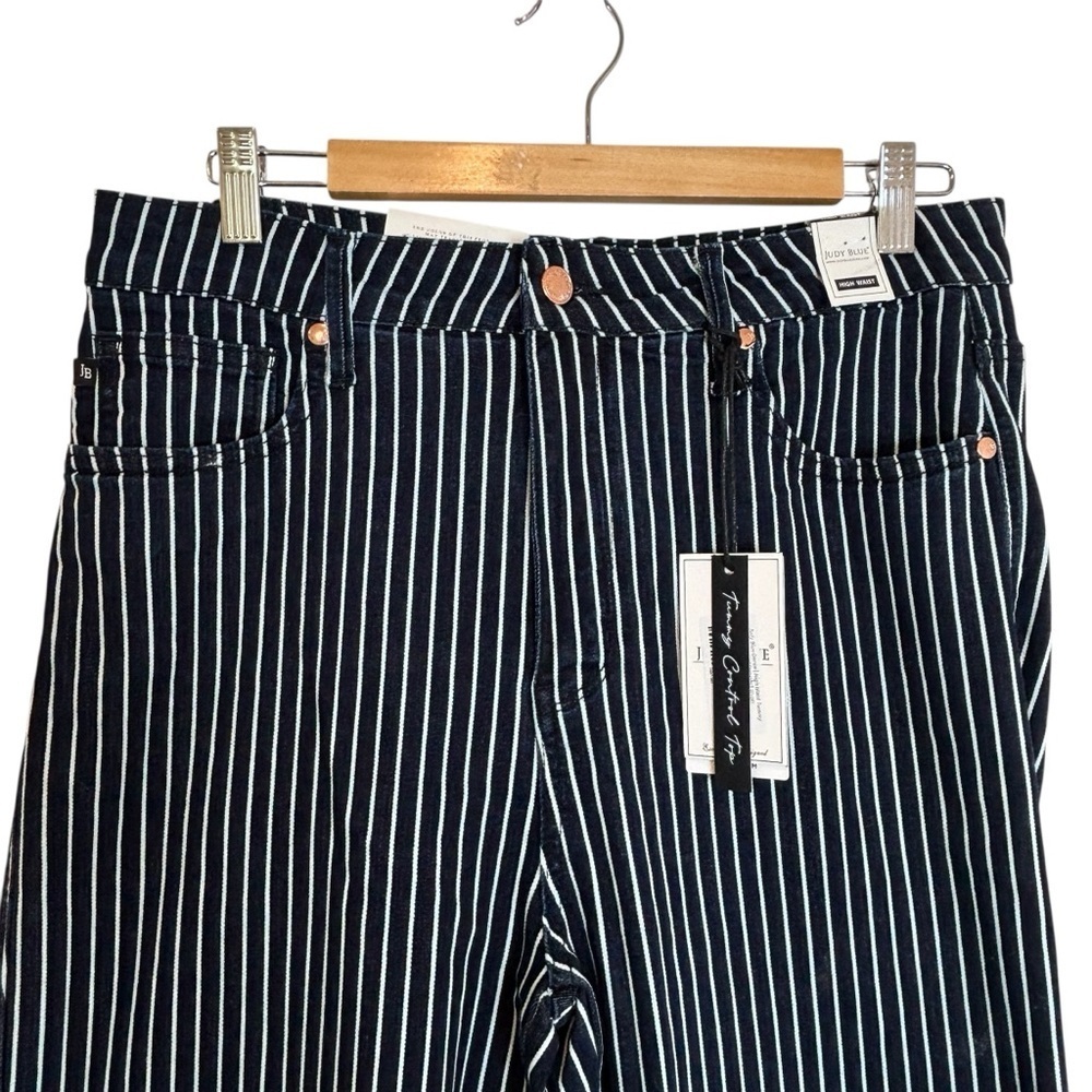 NWT Judy Blue Women’s Black And White Stripped Straight Leg Jean Size 15